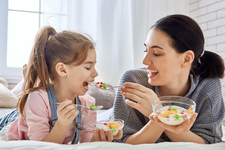 10 Good Eating Habits to Teach Kids