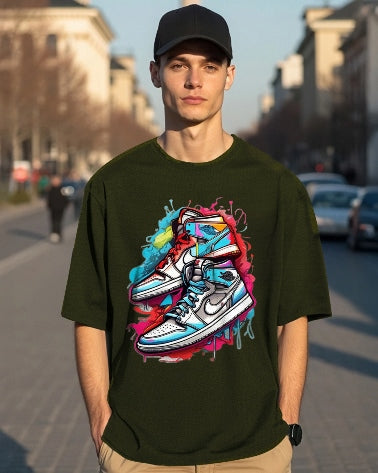 Go modern with the Green Men's Crepe Regular Fit Five Sleeve T-Shirt.-FRONT